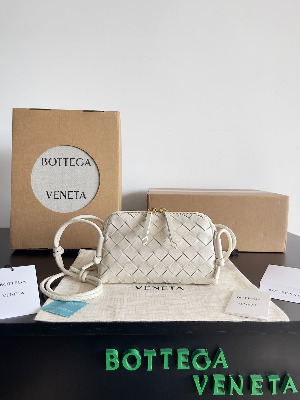 Bottega Veneta Black Designer Handbag Edition 1020