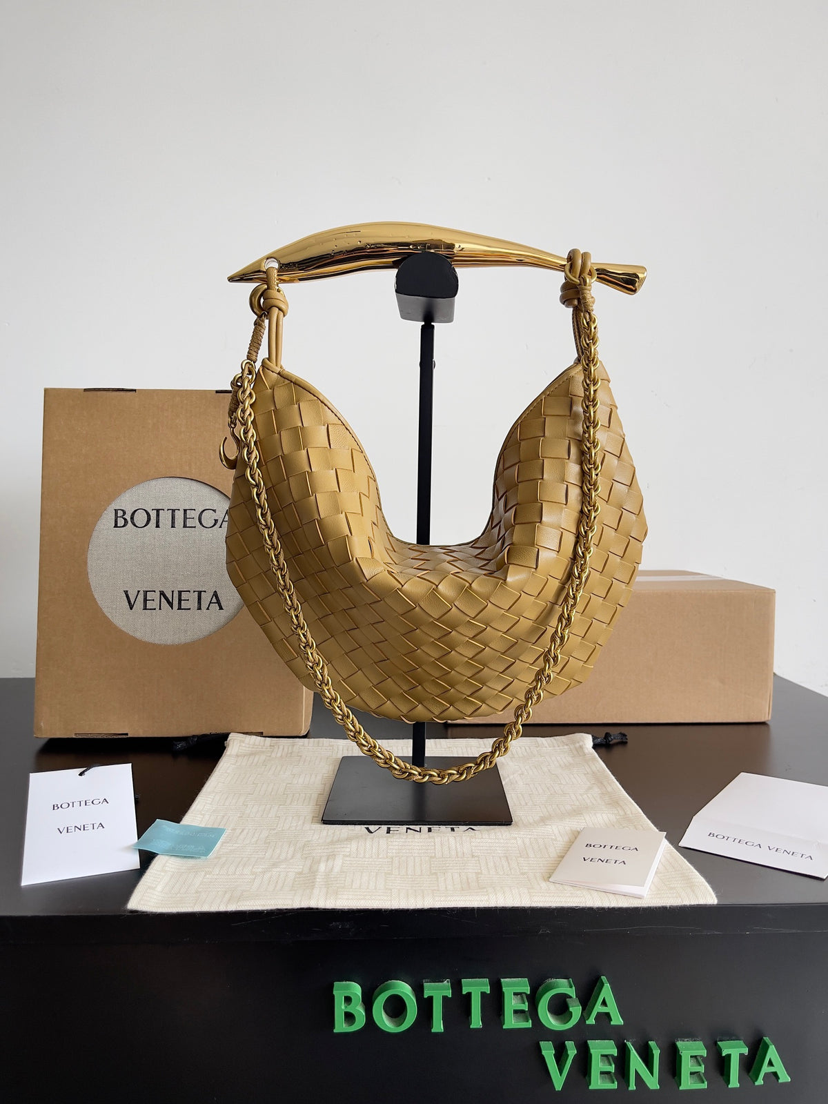 Bottega Veneta Brown & Black Designer Handbag Edition 10