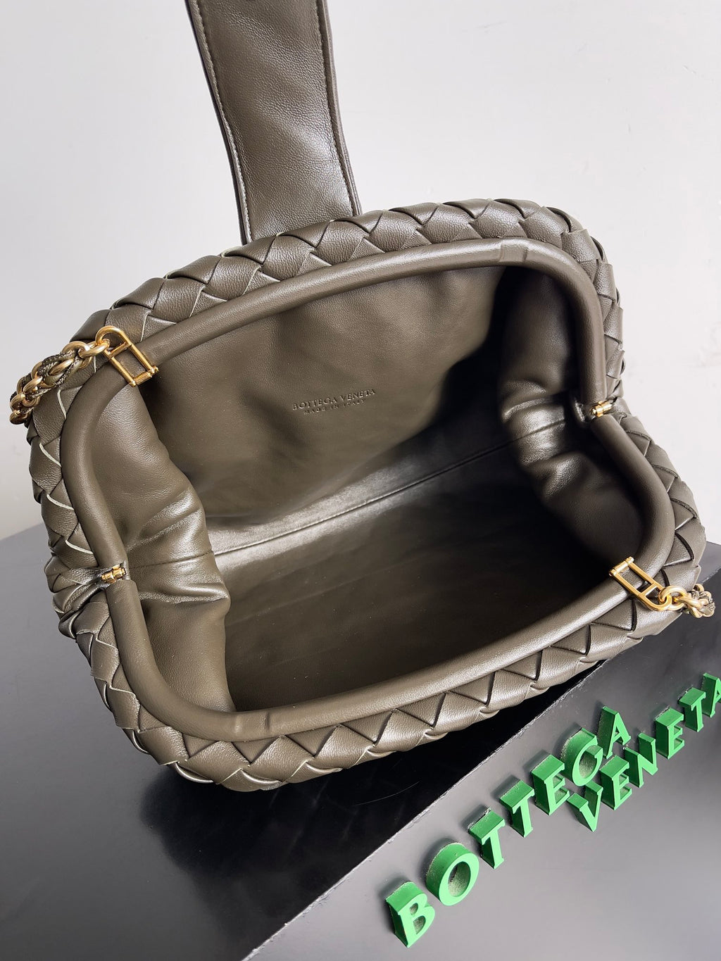 Bottega Veneta 785807 Black Clutch Bag Edition 7 - detail image 9