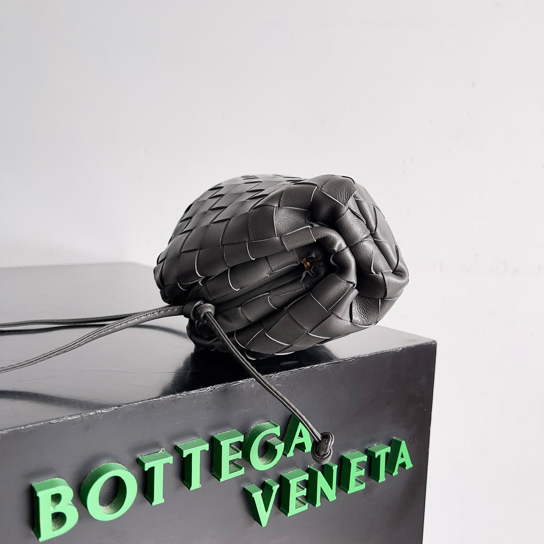 Bottega Veneta Gray Clutch Bag - detail image 2