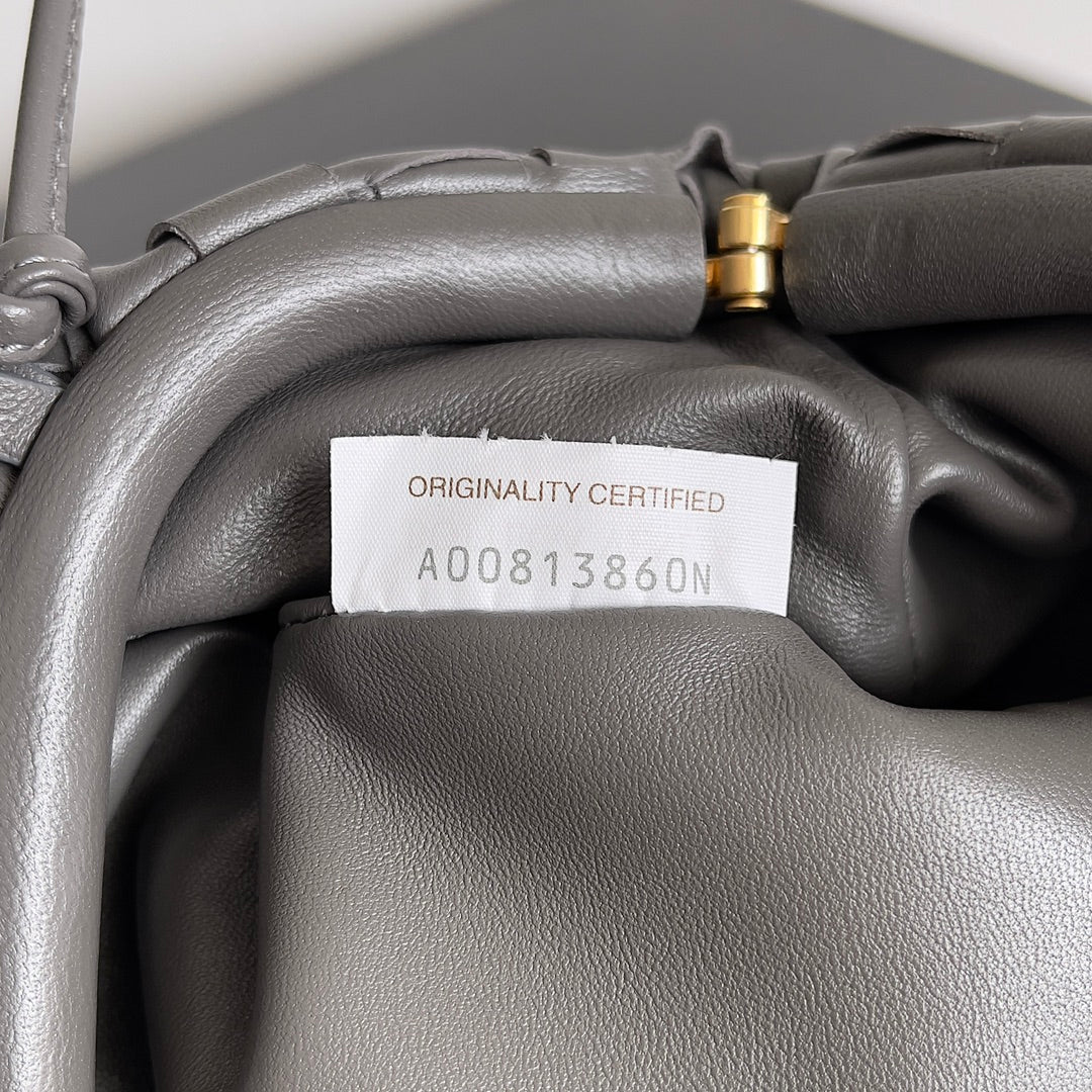 Bottega Veneta Gray Clutch Bag - detail image 7
