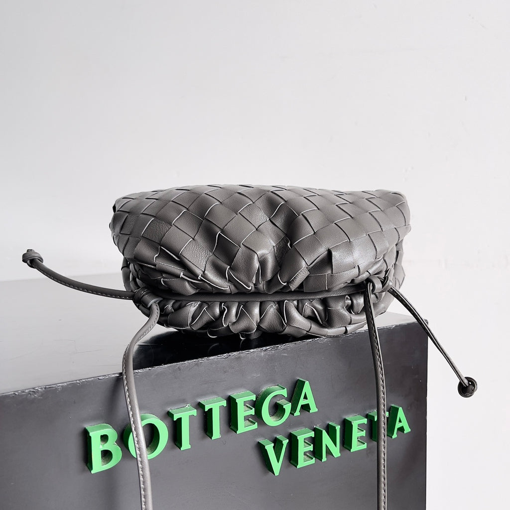 Bottega Veneta Gray Clutch Bag - detail image 4