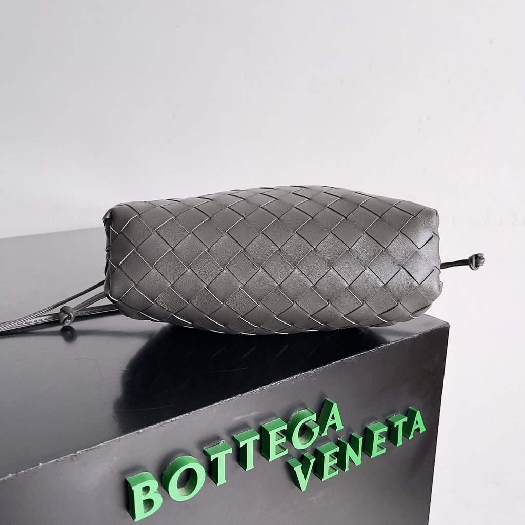 Bottega Veneta Gray Clutch Bag - detail image 3