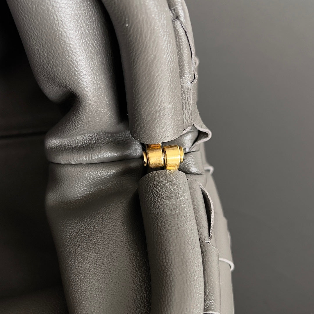 Bottega Veneta Gray Clutch Bag - detail image 8