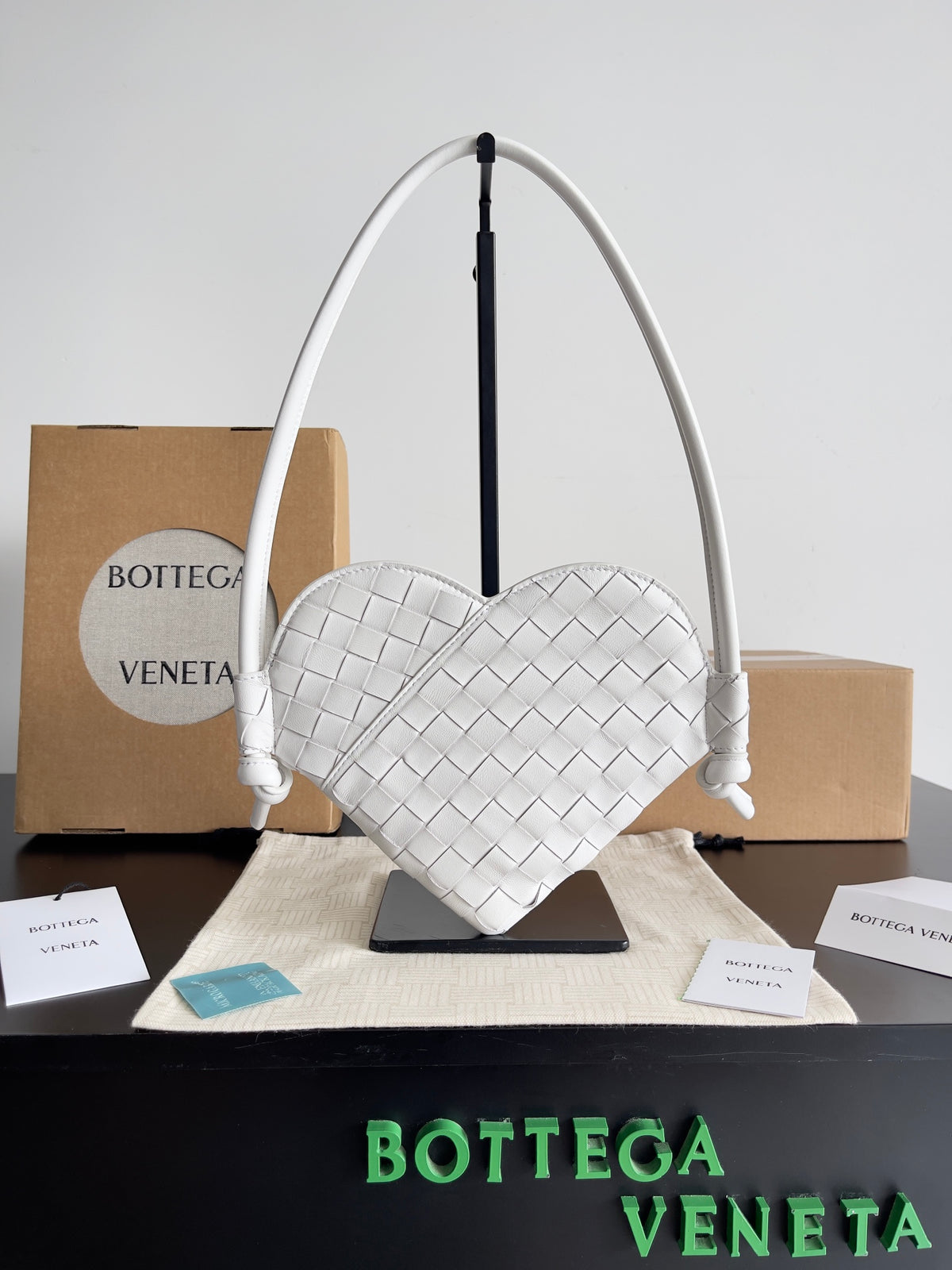 Bottega Veneta Black Designer Handbag Edition 1002