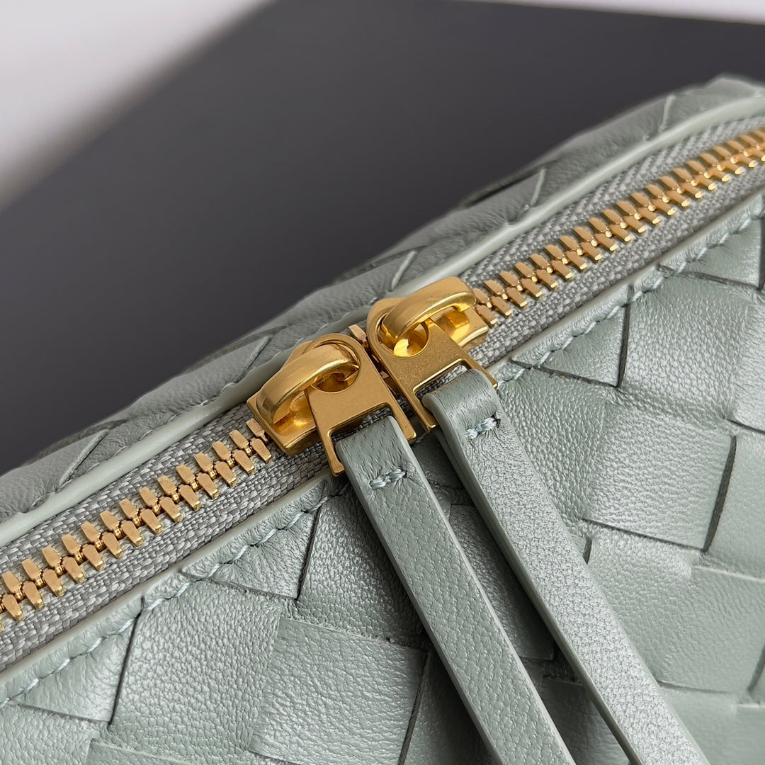Bottega Veneta 794258 Black Pouch Bag Edition 6 - detail image 6