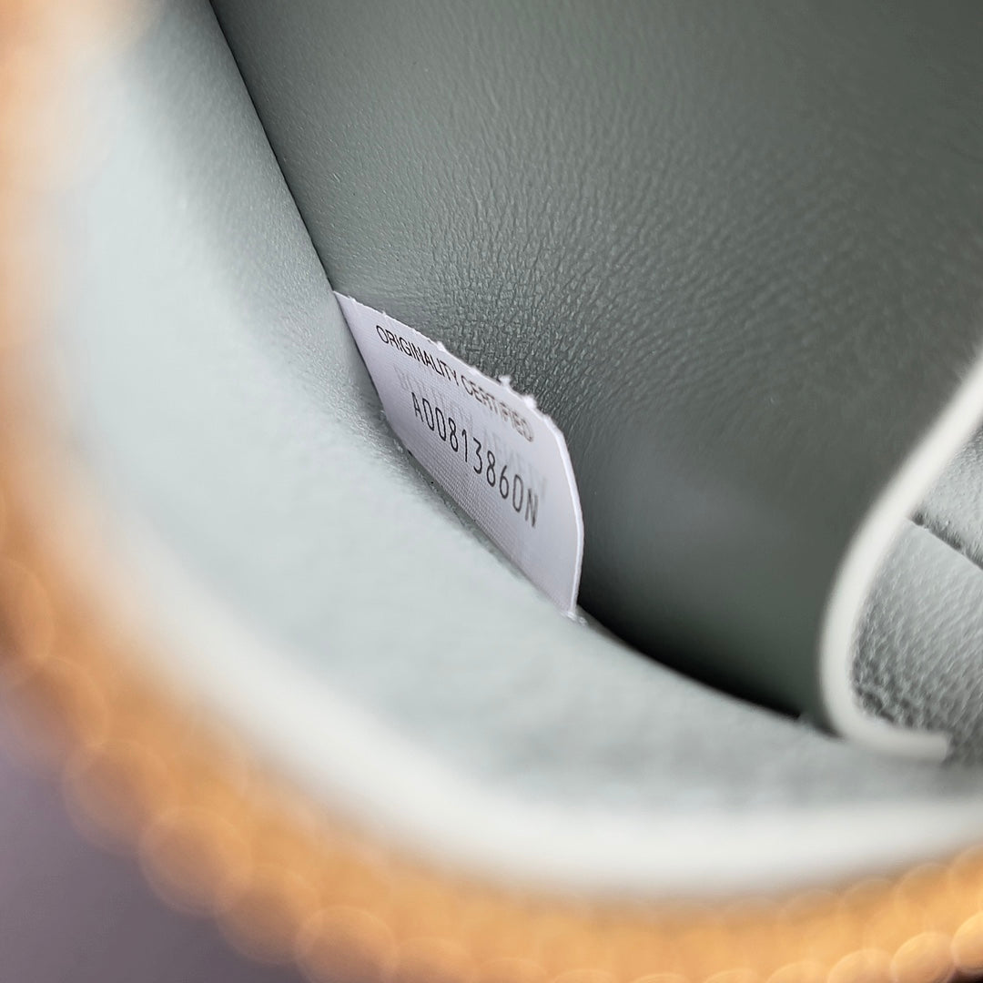 Bottega Veneta 794258 Black Pouch Bag Edition 6 - detail image 8