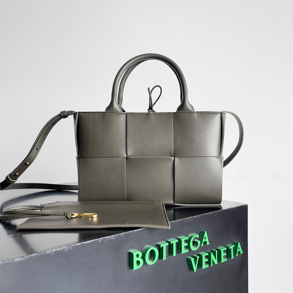 Bottega Veneta Black Card Holder Edition 3