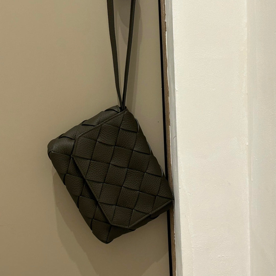 Bottega Veneta Black Designer Handbag Edition 990 - detail image 6