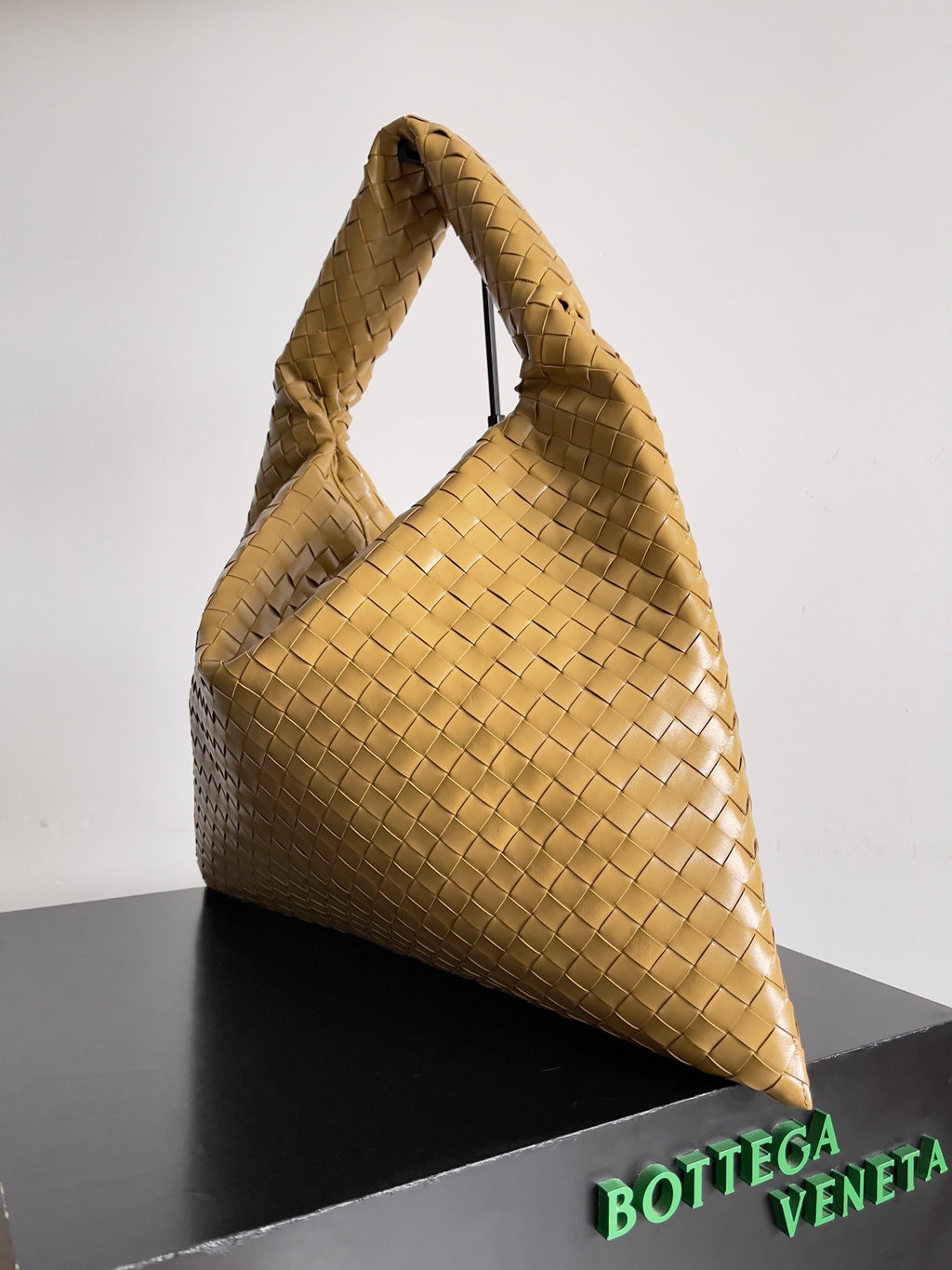 Bottega Veneta 763970 Orange Designer Handbag Edition 2 - detail image 2