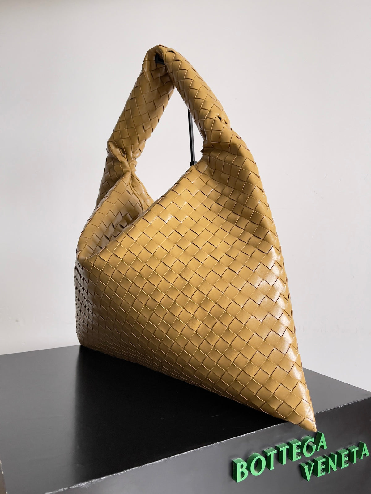 Bottega Veneta 763970 Orange Designer Handbag Edition 2 - detail image 2