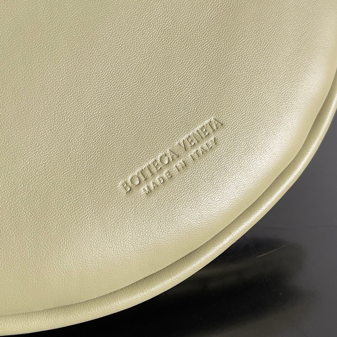 Bottega Veneta 796638 Silver Hobo Bag - detail image 4