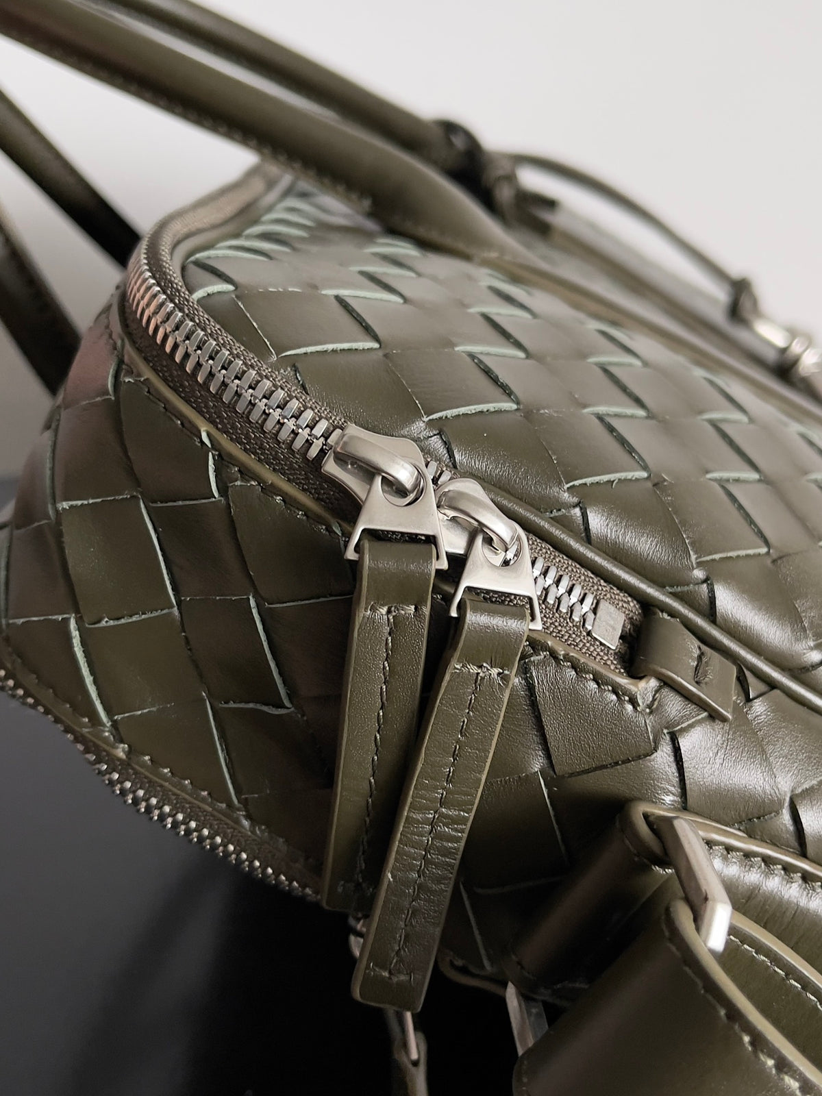 Bottega Veneta 766361 Black Designer Handbag - detail image 4