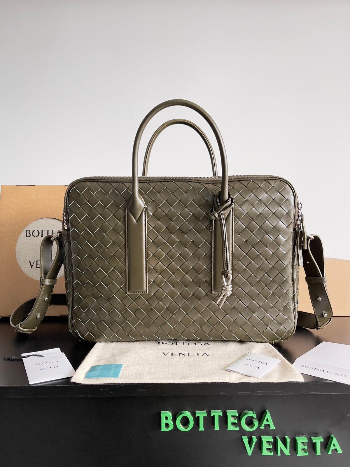 Bottega Veneta Black Designer Handbag Edition 995