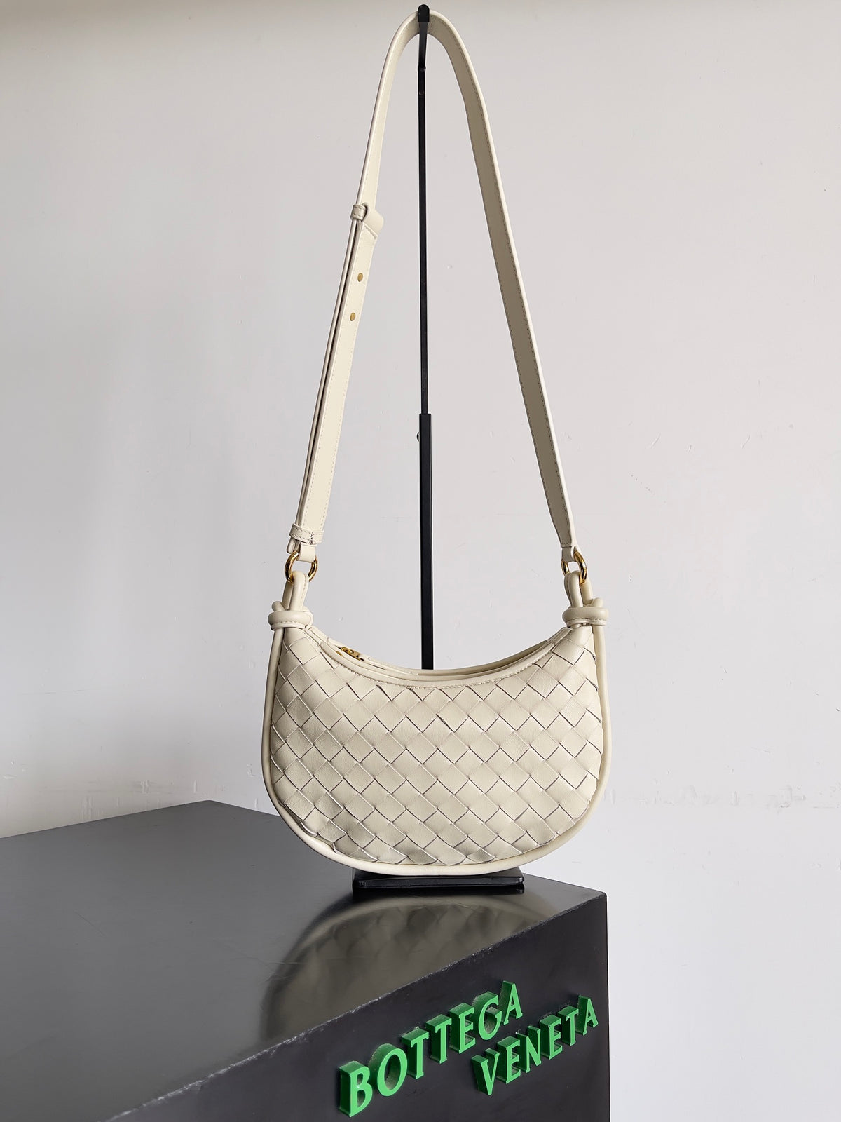 Bottega Veneta 796638 Black Hobo Bag Edition 2