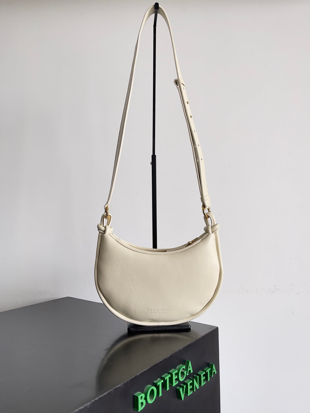 Bottega Veneta 796638 Black Hobo Bag Edition 2 - detail image 3