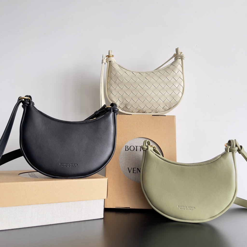 Bottega Veneta Black Designer Handbag Edition 987