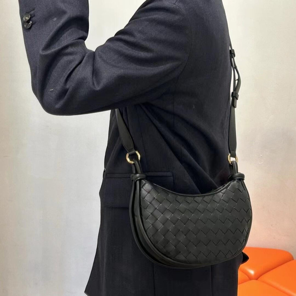 Bottega Veneta Black Designer Handbag Edition 986 - detail image 3