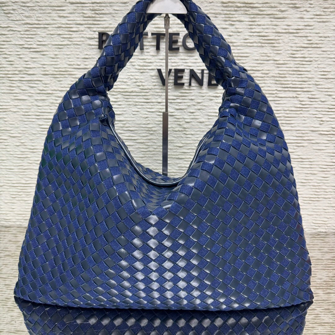 Bottega Veneta Blue Designer Handbag Edition 27