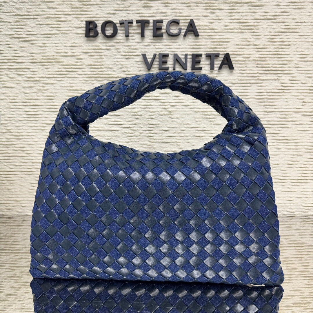Bottega Veneta Blue Designer Handbag Edition 26