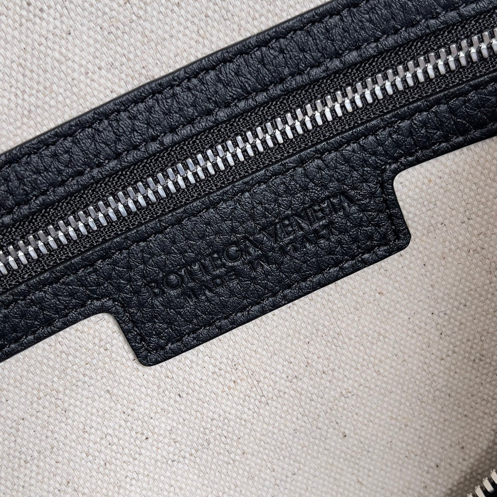 Bottega Veneta 755925 Black Designer Handbag - detail image 7