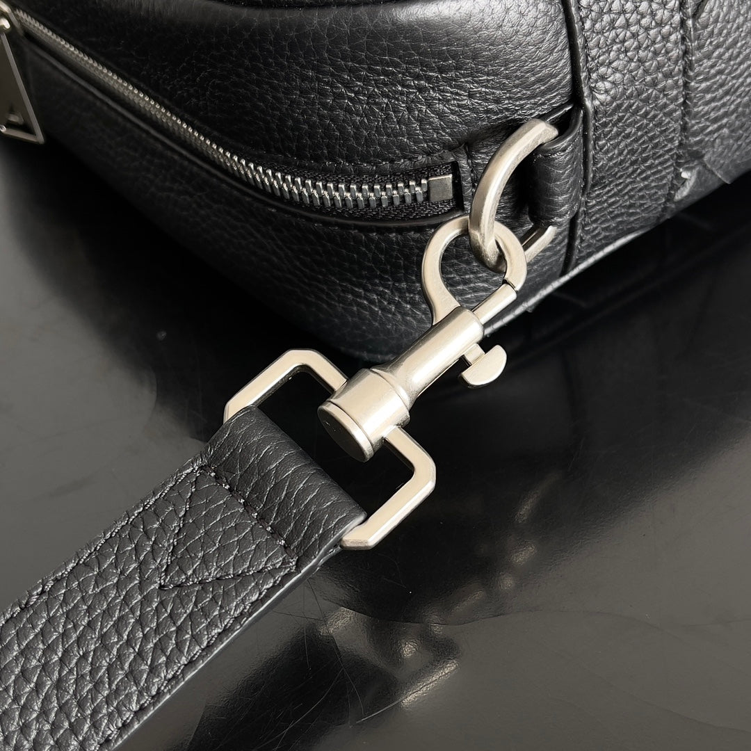 Bottega Veneta 755925 Black Designer Handbag - detail image 4