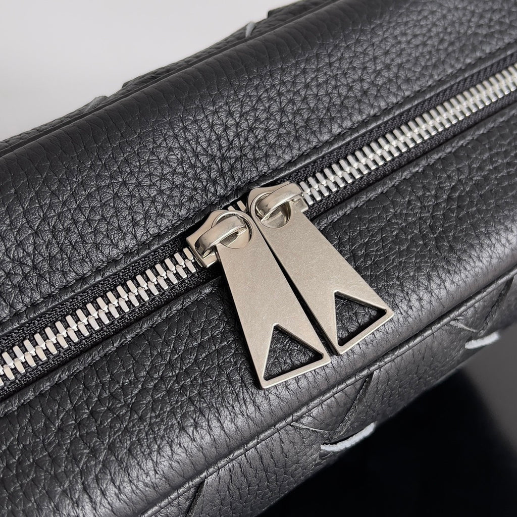 Bottega Veneta 755925 Black Designer Handbag - detail image 6