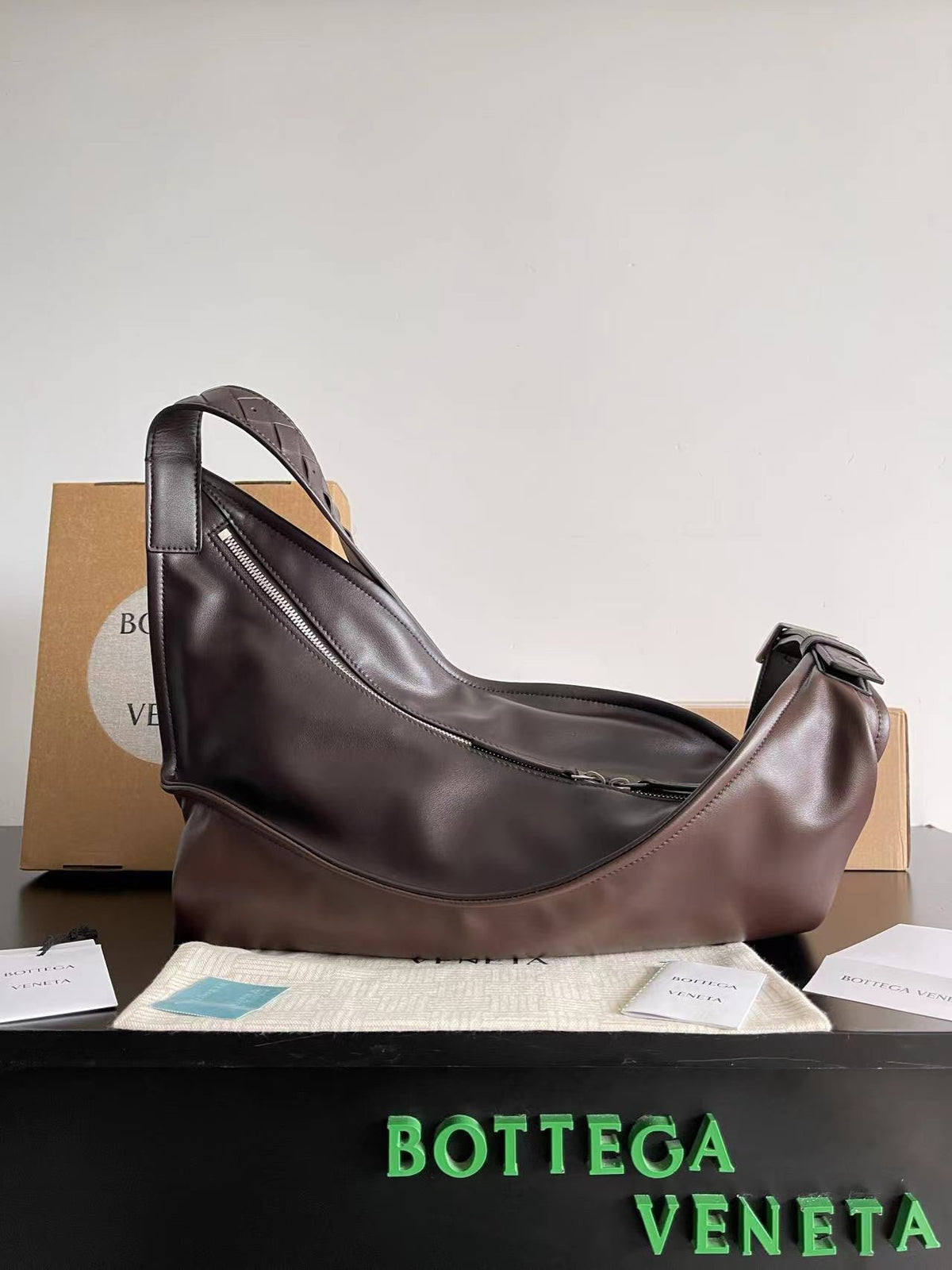 Bottega Veneta Brown Designer Handbag Edition 109
