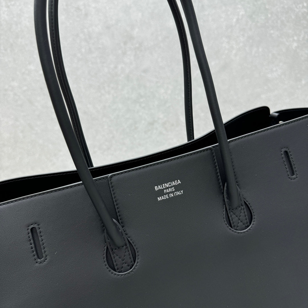 Balenciaga Black Designer Handbag - detail image 9