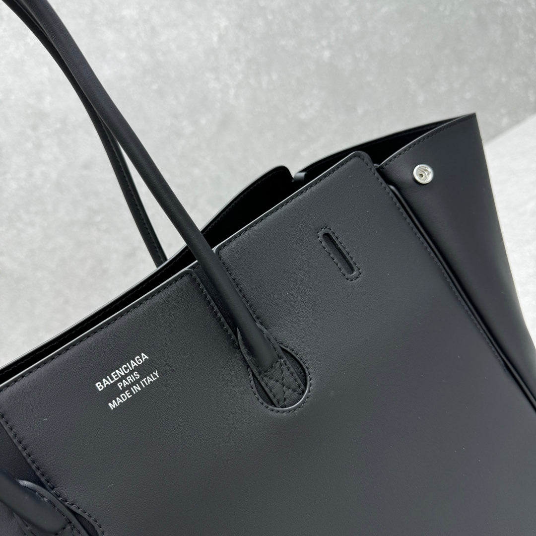 Balenciaga Black Designer Handbag - detail image 4
