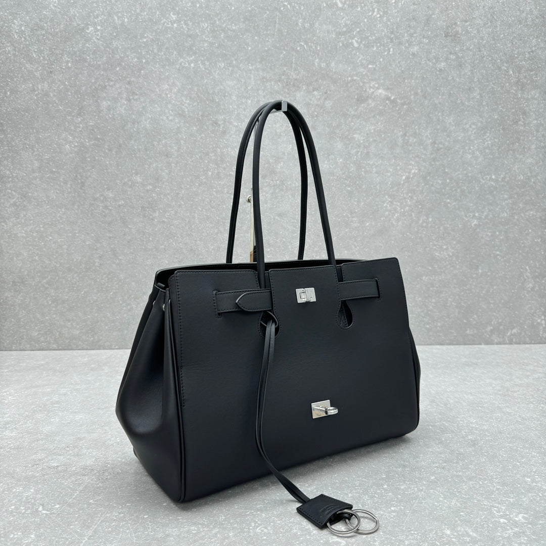 Balenciaga Black Designer Handbag - detail image 2