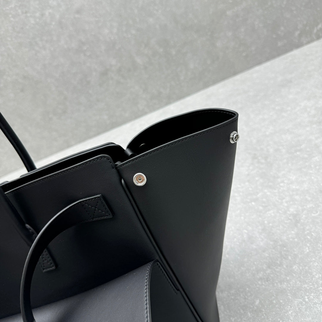 Balenciaga Black Designer Handbag - detail image 7