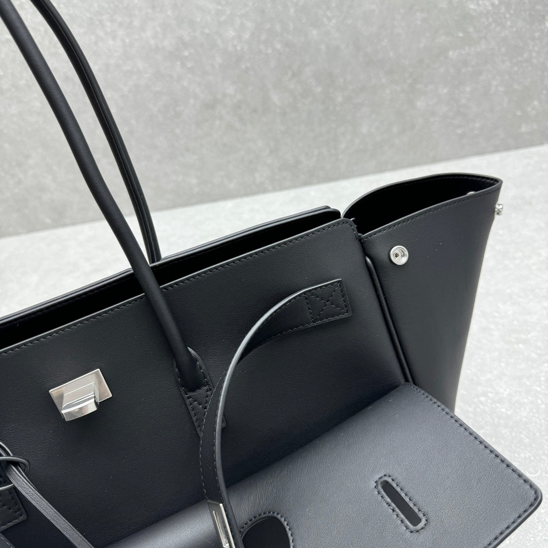 Balenciaga Black Designer Handbag - detail image 8