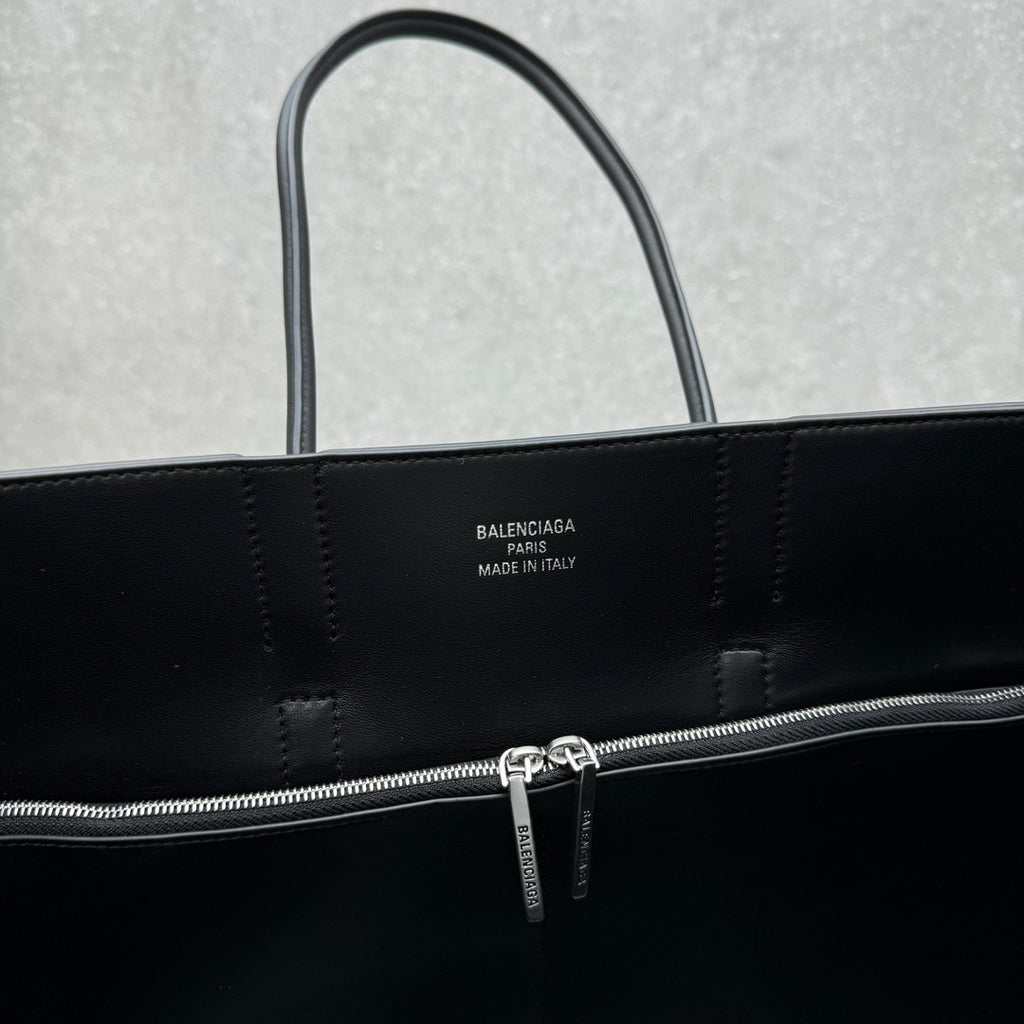 Balenciaga Black Designer Handbag - detail image 6