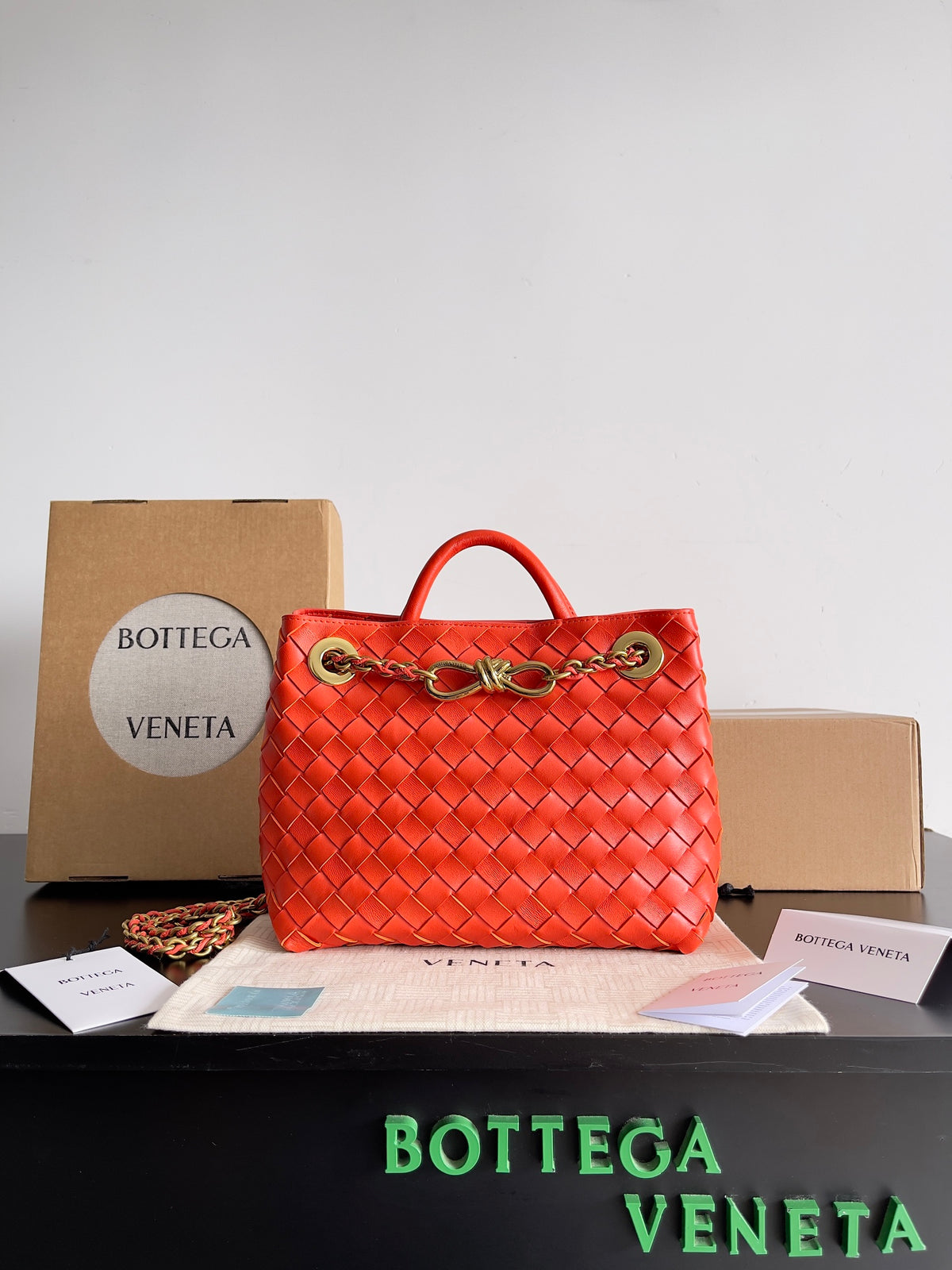 Bottega Veneta Red Designer Handbag Edition 43