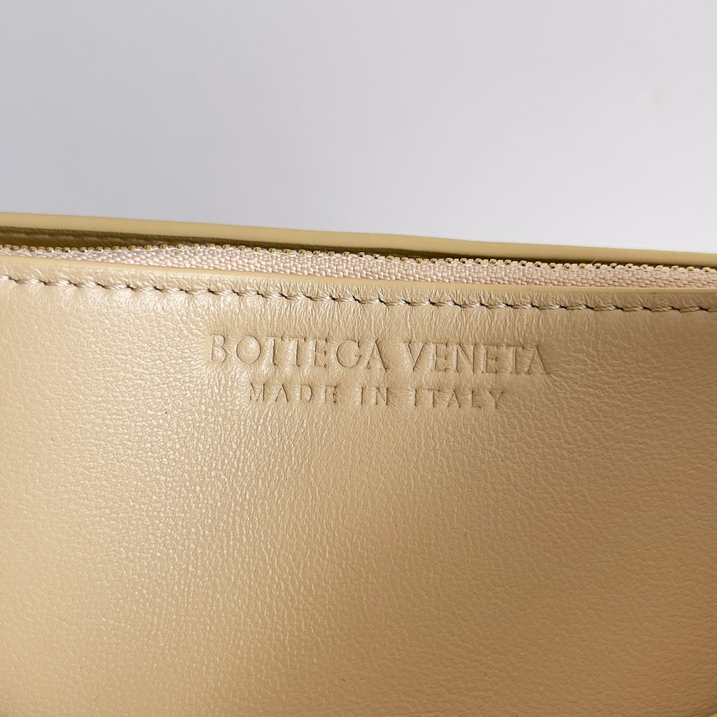 Bottega Veneta 776783 Black Designer Handbag Edition 2 - detail image 6