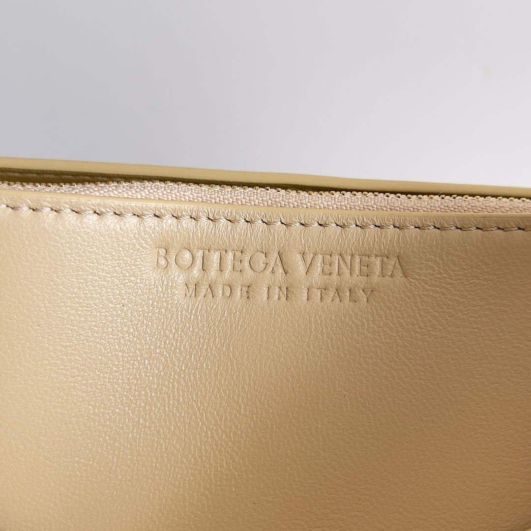 Bottega Veneta 776783 Black Designer Handbag Edition 2 - detail image 6