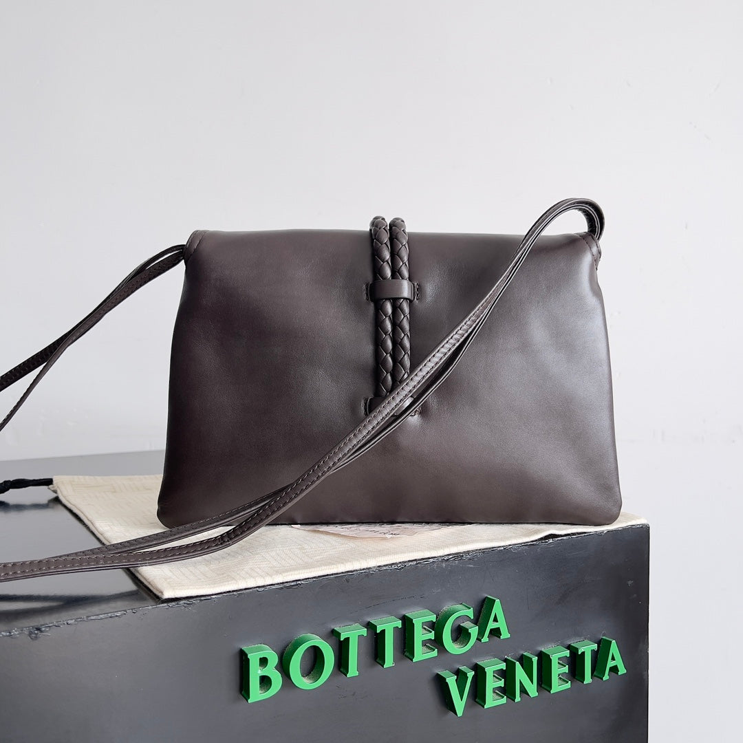 Bottega Veneta Black Designer Handbag Edition 976 - detail image 3