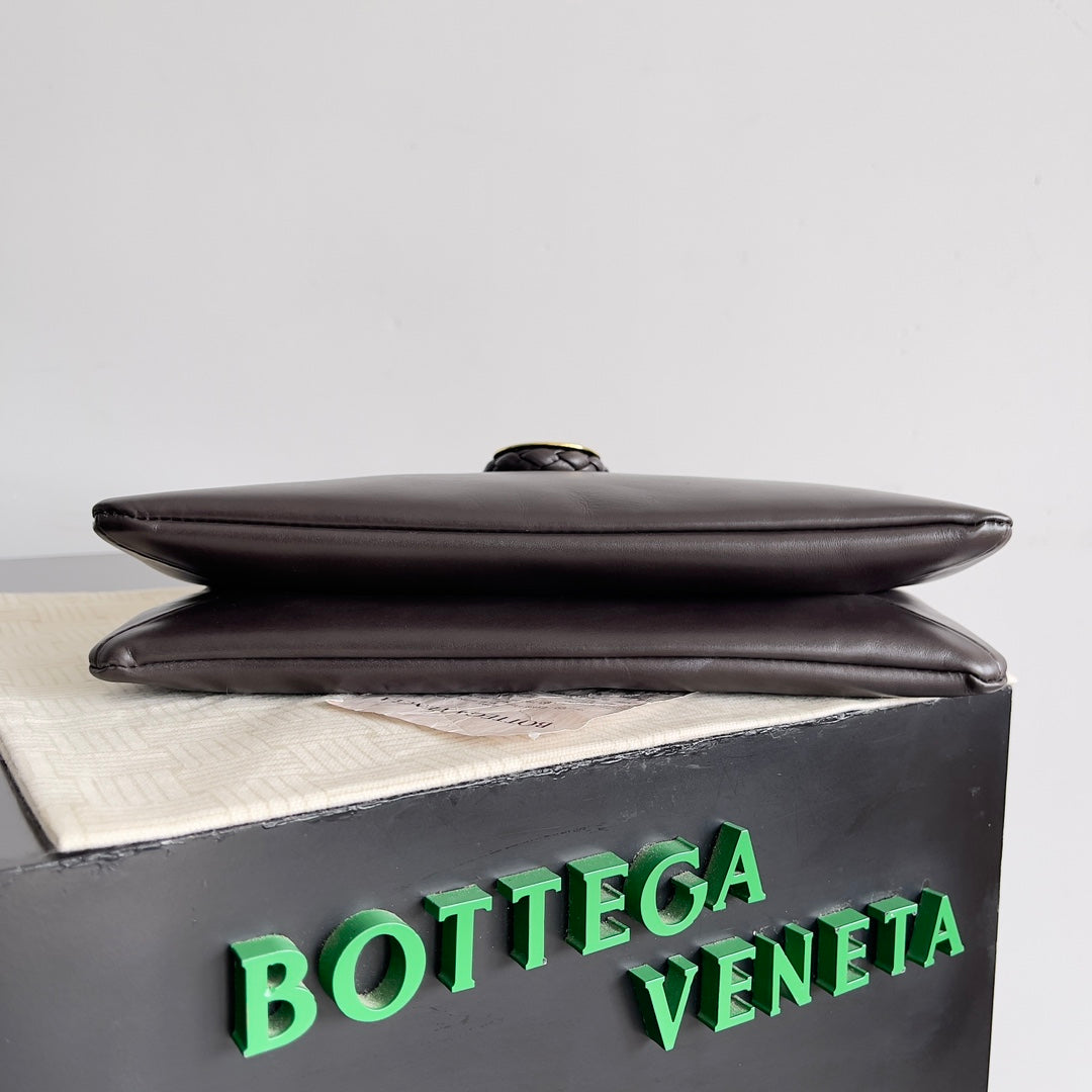 Bottega Veneta Black Designer Handbag Edition 976 - detail image 4