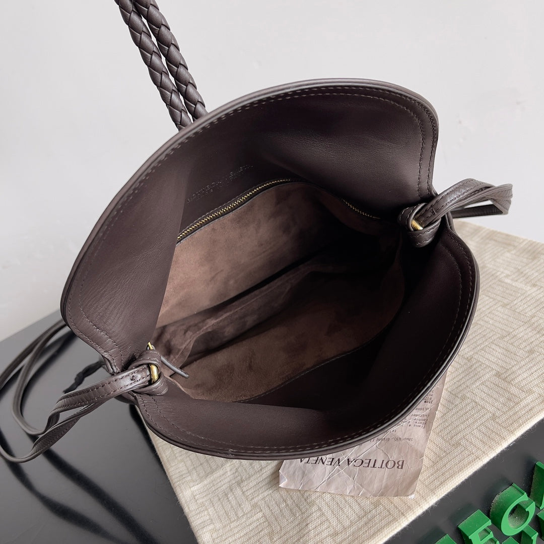 Bottega Veneta Black Designer Handbag Edition 976 - detail image 9