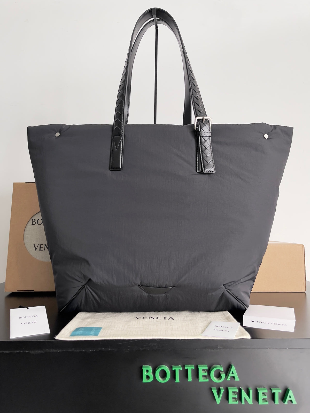 Bottega Veneta Black Designer Handbag Edition 866