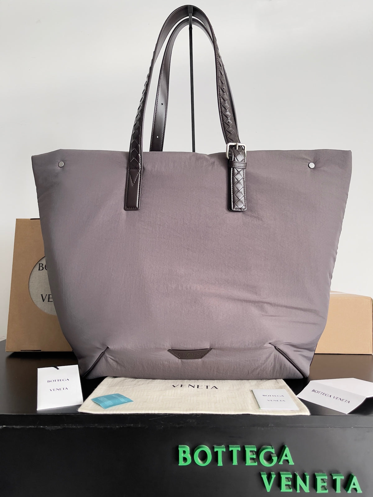 Bottega Veneta Brown Designer Handbag Edition 86