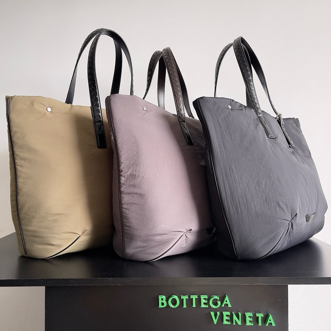 Bottega Veneta Multicolor Designer Handbag Edition 60