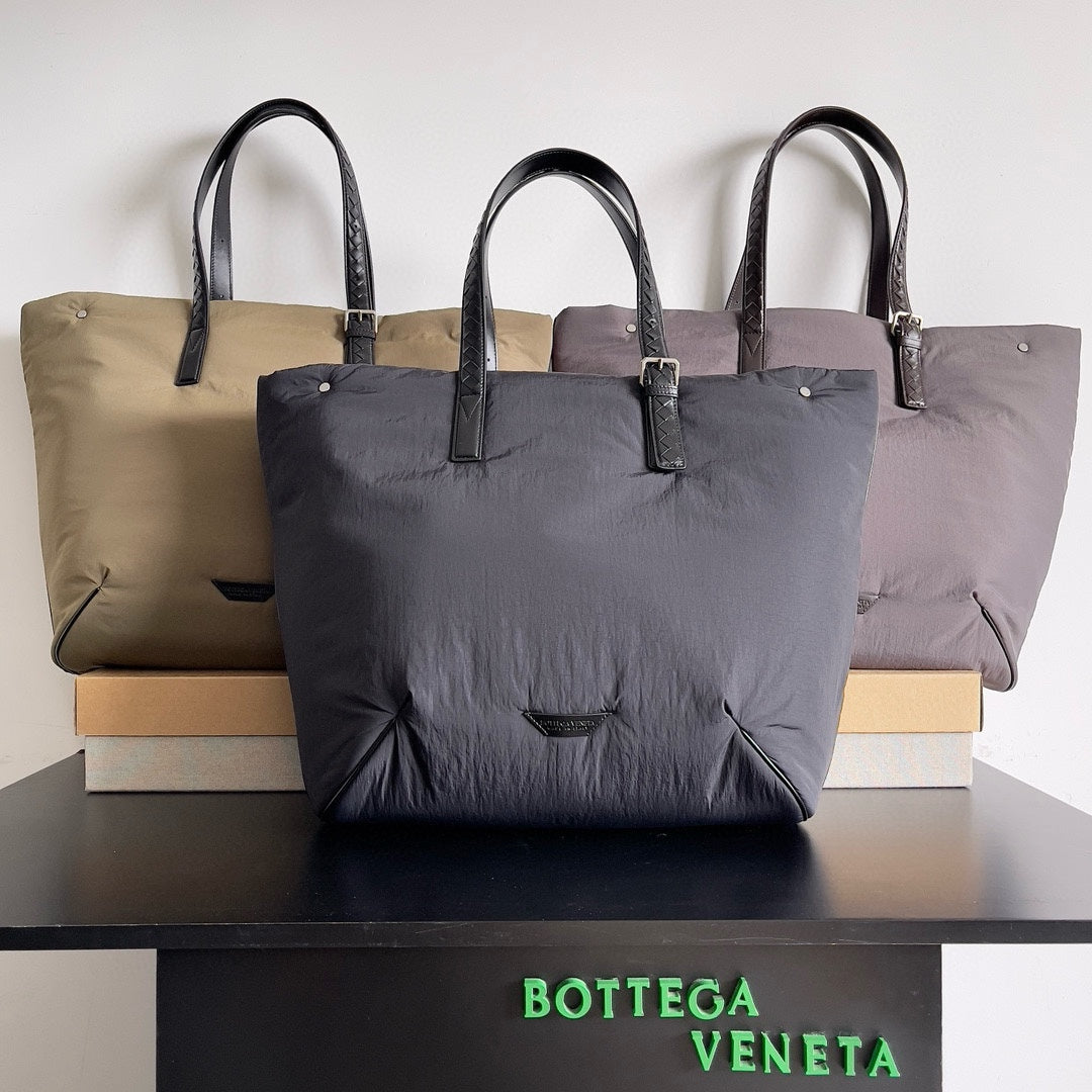 Bottega Veneta Multicolor Designer Handbag Edition 58
