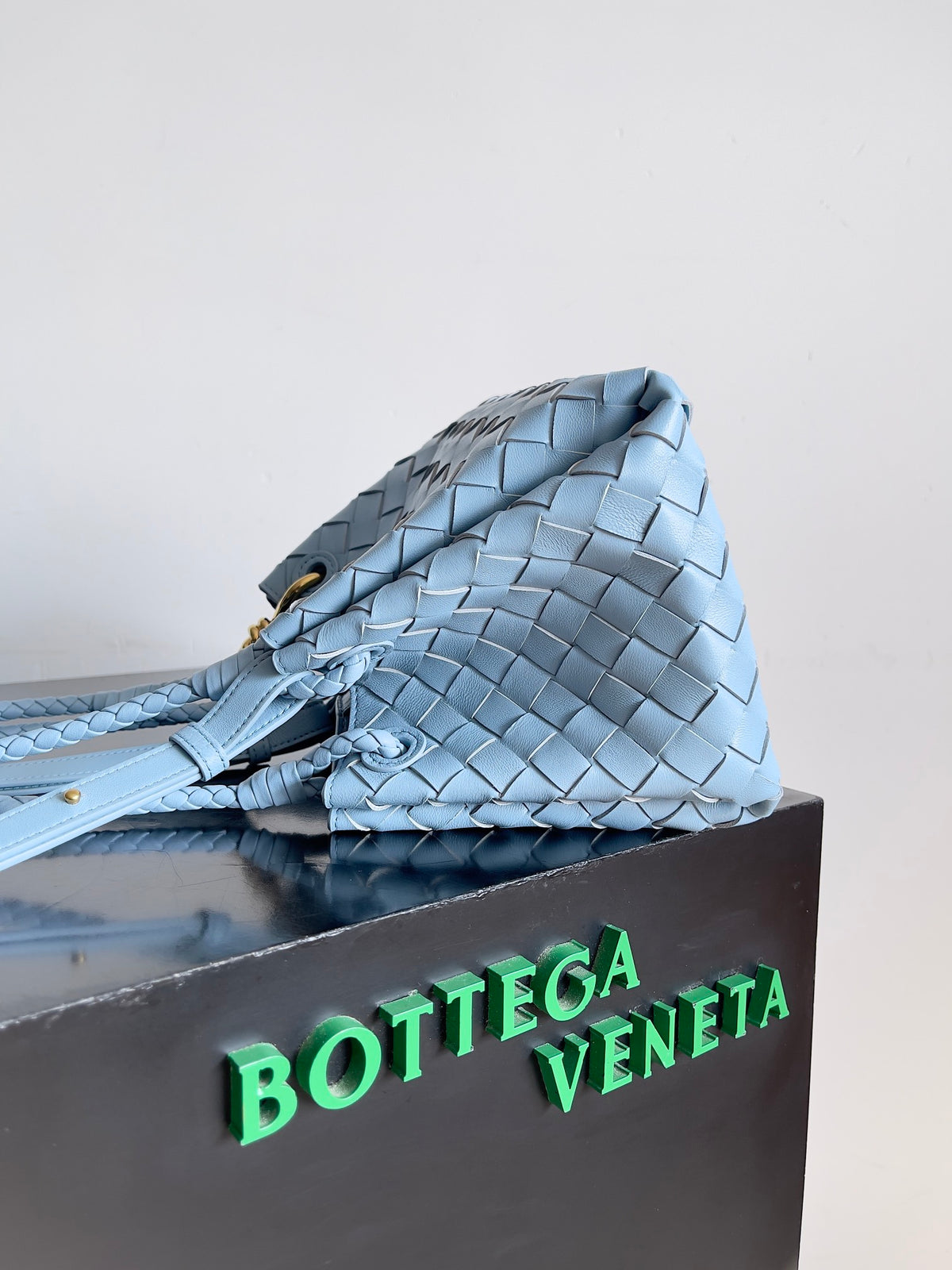 Bottega Veneta 796569 Blue Designer Handbag - detail image 2