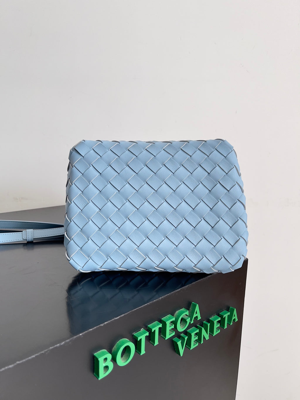 Bottega Veneta 796569 Blue Designer Handbag - detail image 3