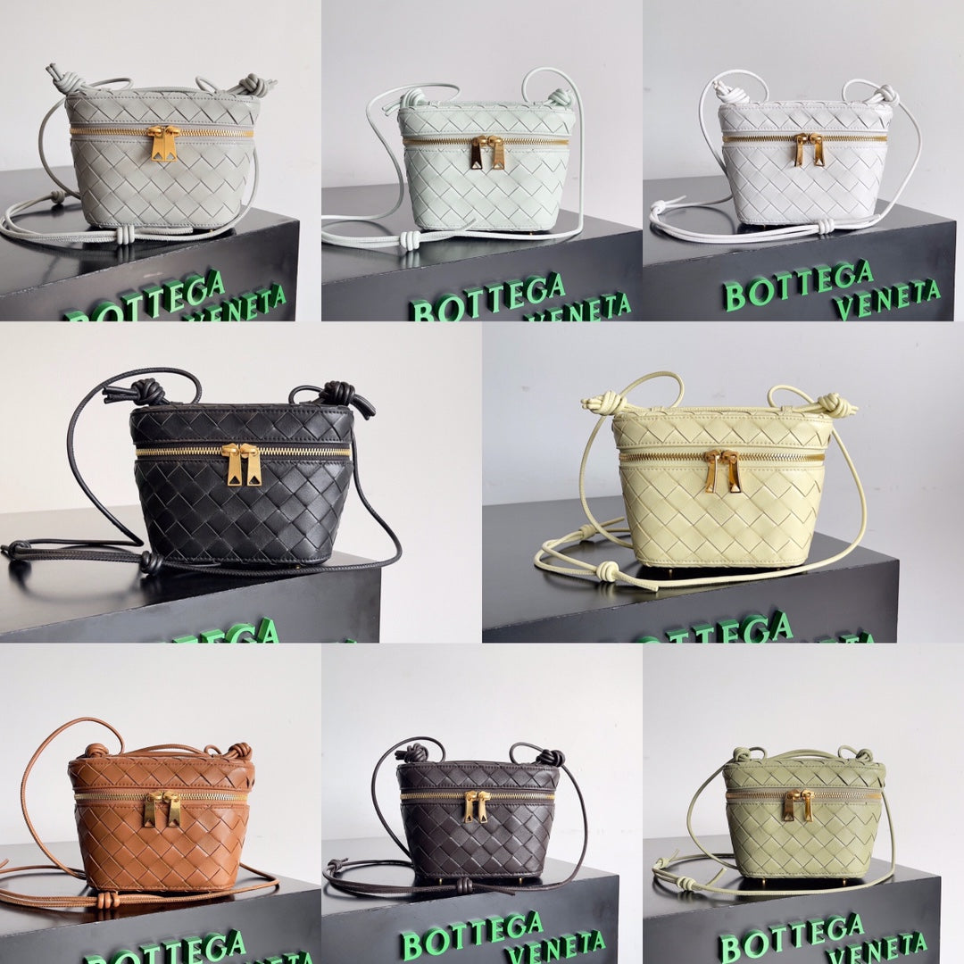 Bottega Veneta Silver Designer Handbag Edition 129