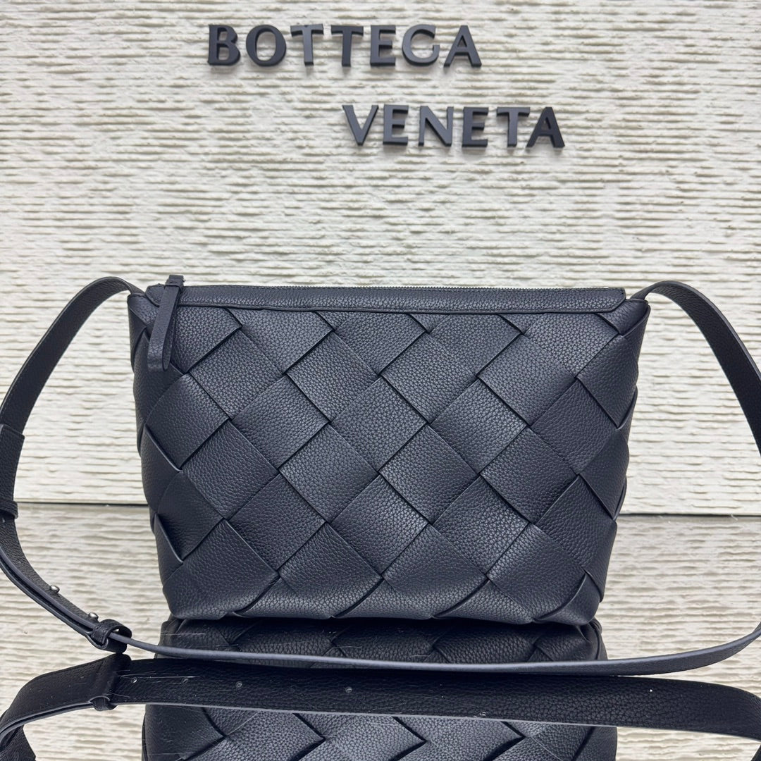 Bottega Veneta 7295125 Black Hobo Bag
