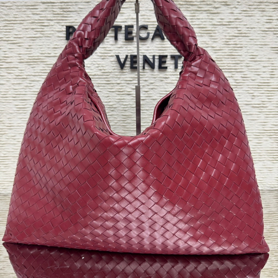 Bottega Veneta Red Designer Handbag Edition 53