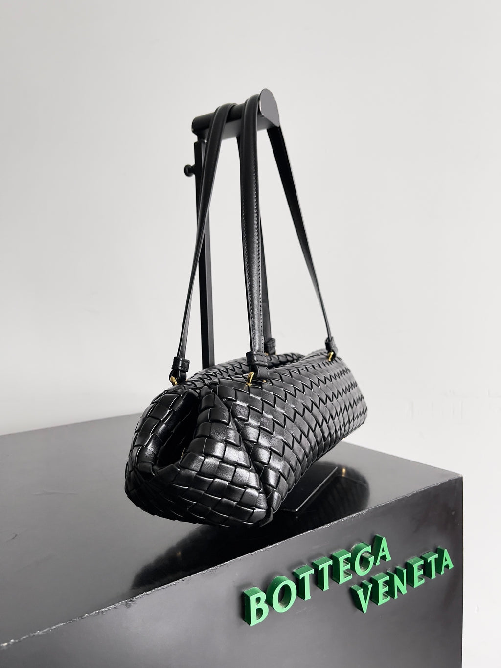 Bottega Veneta 796258 Black Designer Handbag - detail image 2